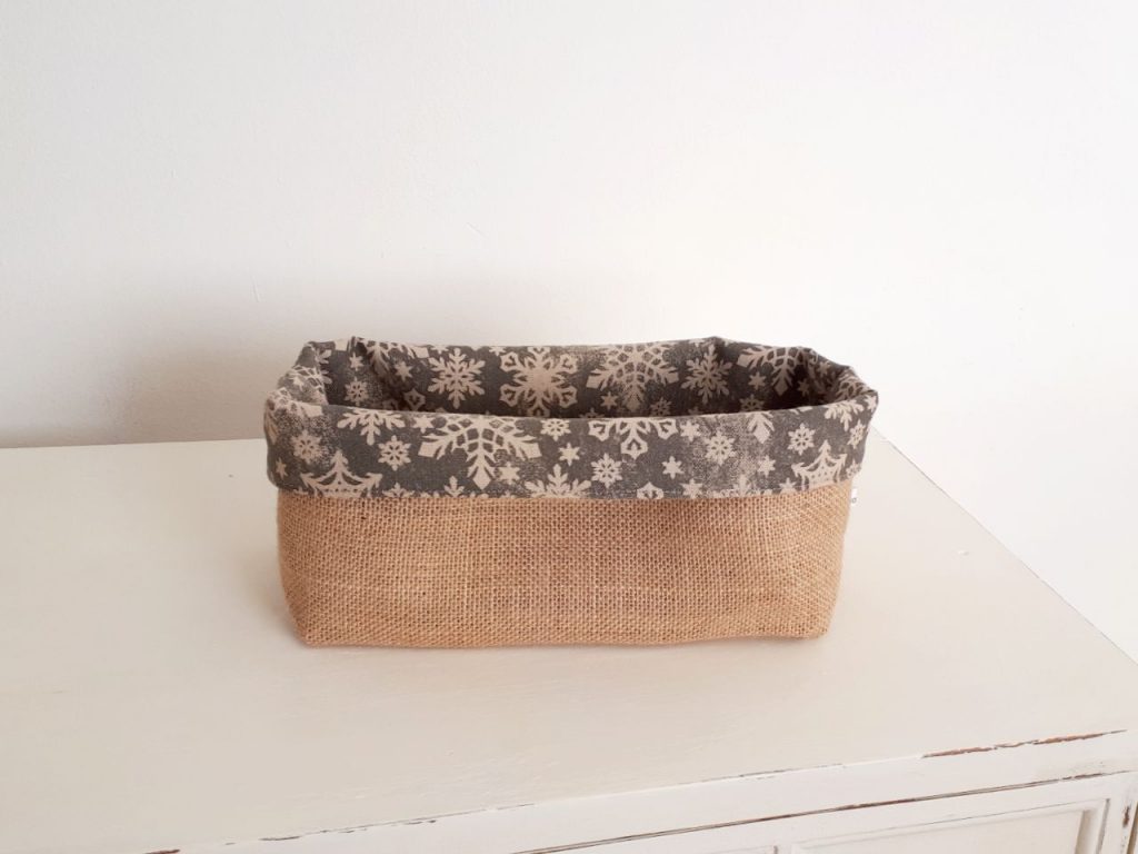 Panera grande yute y gris con estrellas