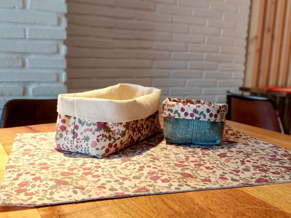 Panera y cesta flores silvestres