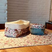 Panera y cesta flores silvestres