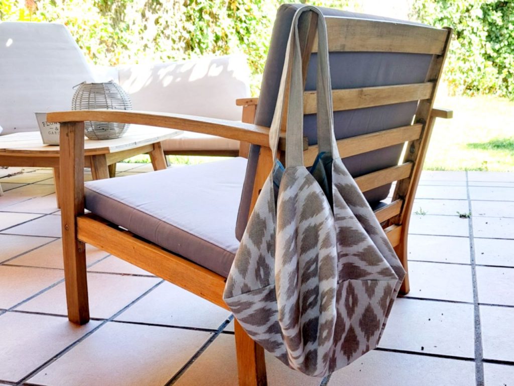 Bolso reversible beige y rayas