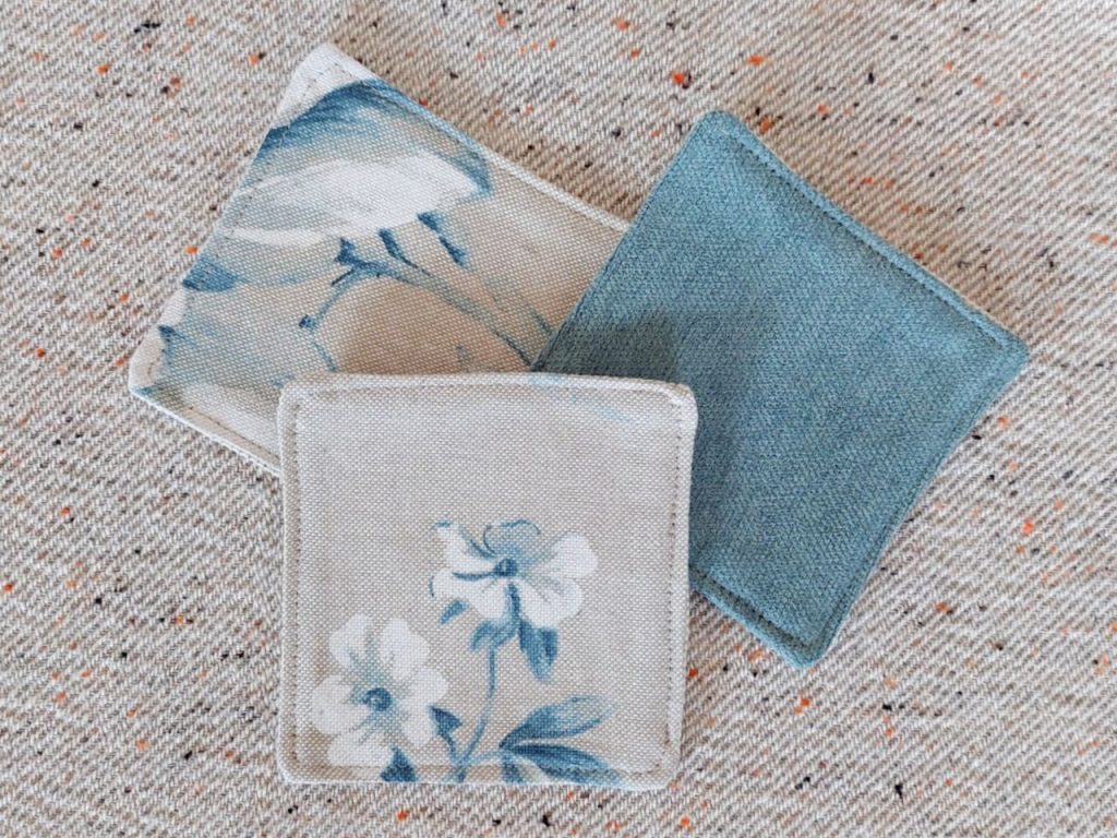 Posavasos turquesa y flores